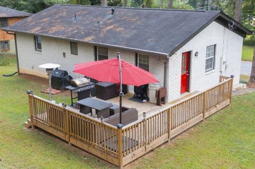 2482 Bouldercliff Way, Atlanta GA 30316-3640 exterior