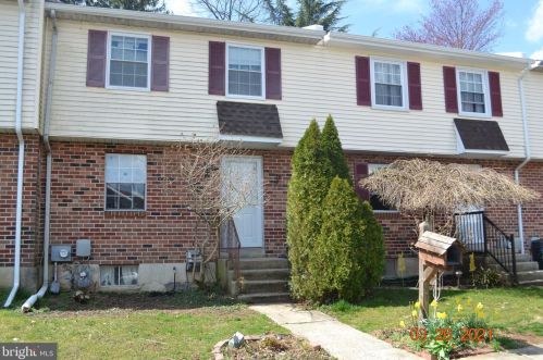 47 Colonial Cir, Chester, PA 19014-1759