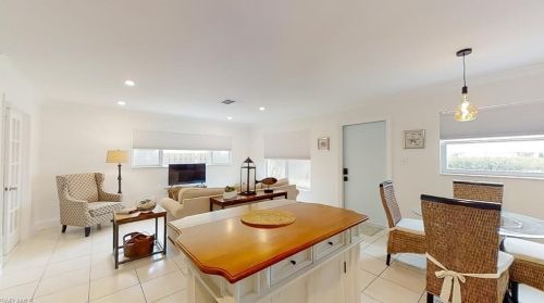 758 93 Ave, Naples FL 34108-2441 exterior