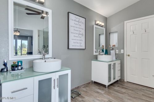 13229 40 St, Phoenix AZ 85018-1601 exterior