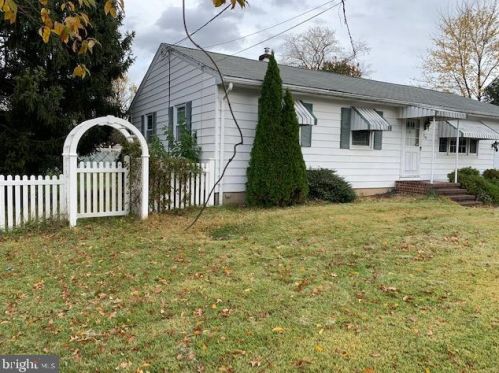 54 Bismark Ave, Trenton, NJ 08610-4111