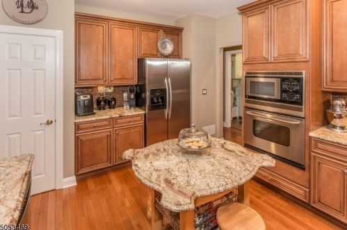 35 Mackenzie Ln, Parsippany NJ 07834-3723 exterior