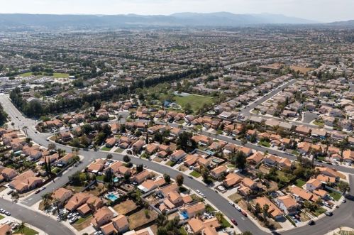 39714 Rustic Glen Dr, Temecula CA 92591-4525 exterior