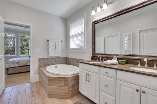 3573 Brookleigh Ln, Atlanta GA 30319-2219 exterior