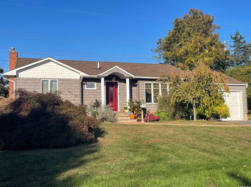 33 Laurinda Dr, Commack, NY 11725-4503