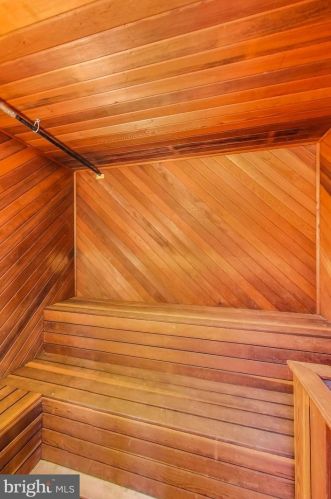 1101 Morningside Ln, Alexandria VA 22308-1042 exterior