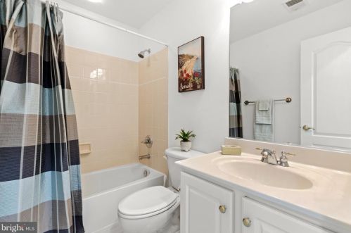 252 Murtha St, Alexandria VA 22304-8613 exterior