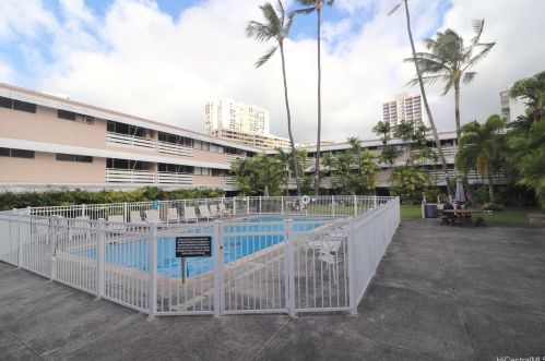 1330 Wilder Ave, Honolulu HI  96822-4293 exterior