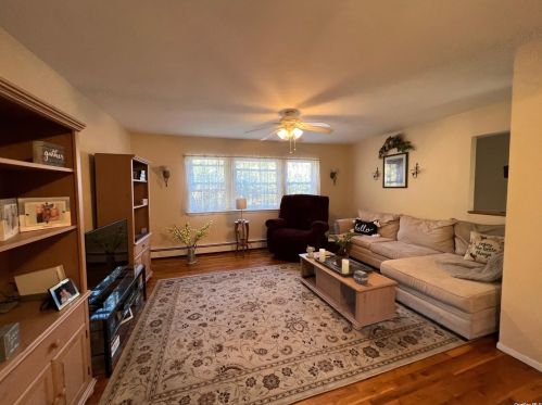 1040 Walnut Ave, Bohemia NY 11716-2176 exterior