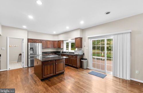 10158 Bracken Dr, Ellicott MD  21042-1675 exterior