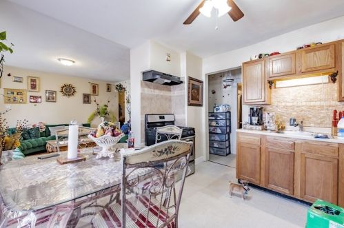 2628 Massasoit Pl, Springfield, MA 01107-1725