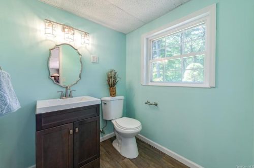 19 Mnr Dr, Poughkeepsie NY 12603-3712 exterior