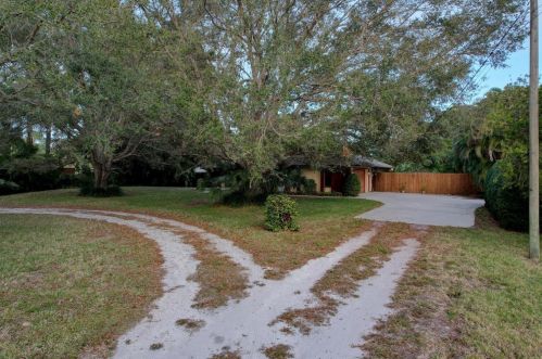 5406 Palmetto Dr, Fort Pierce FL 34982-7481 exterior