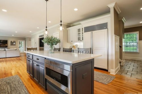 279 North St, Ridgefield CT  06877-2512 exterior