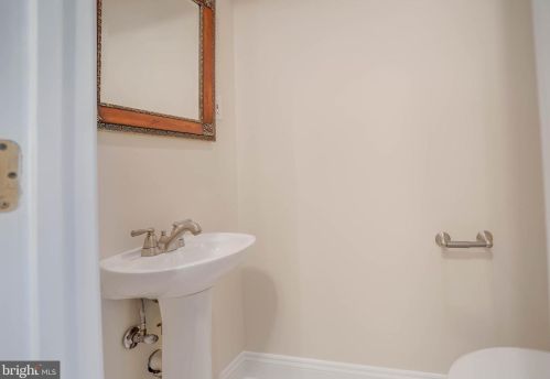 617 Azalea Dr, Rockville MD 20850-2010 exterior