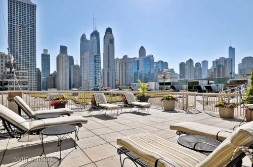 111 Maple St, Chicago IL  60610-5401 exterior