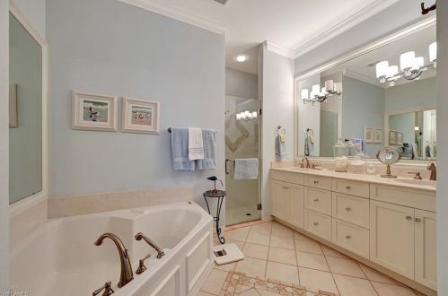 1826 Leamington Ln, Naples FL 34109-1452 exterior