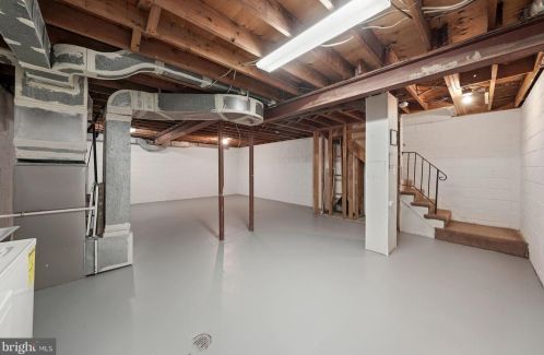 5537 Burnside Dr, Rockville MD 20853-2457 exterior