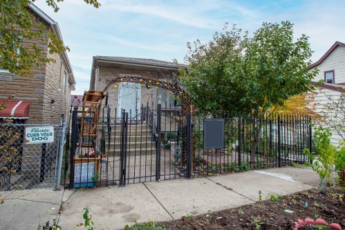 2987 Bonaparte St, Chicago, IL 60608-5530