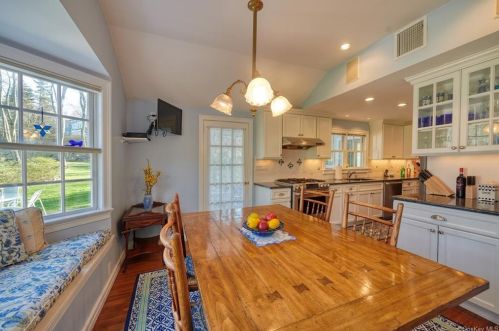 25 Carleton Ave, Briarcliff NY 10510-1722 exterior