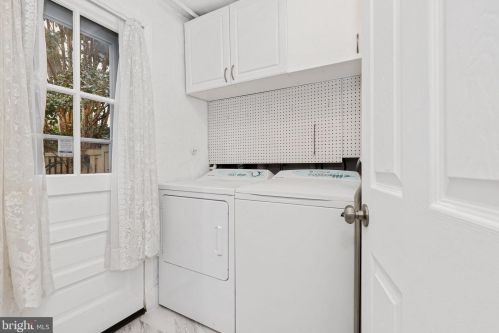 2406 Dearing St, Alexandria VA 22302-1806 exterior