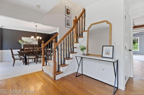 1209 Grandview Dr, Rochester, MI 48306-4032