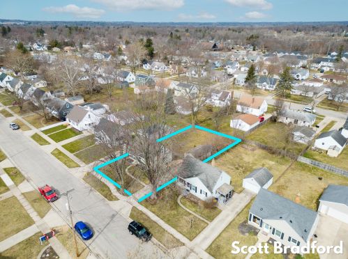 1317 Northlawn St, Grand Rapids MI 49505-3867 exterior