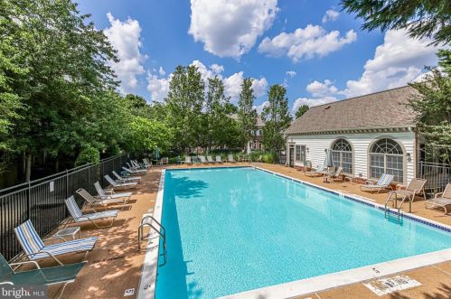 4656 Lambert Dr, Alexandria VA 22311-4942 exterior