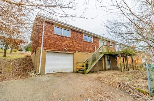 212 Kirkwood Dr, Pittsburgh, PA 15215-1326