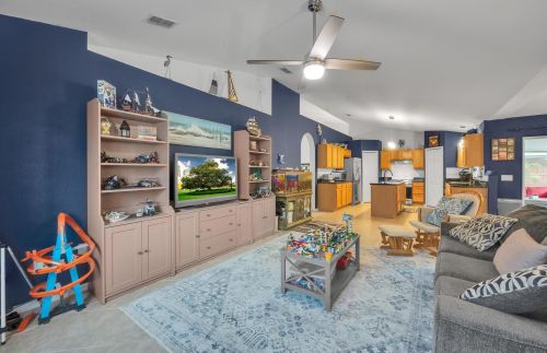 211 Kestor Dr, Fort Pierce FL 34953-5426 exterior