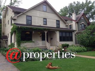 2426 Simpson St, Evanston, IL 60201-3011