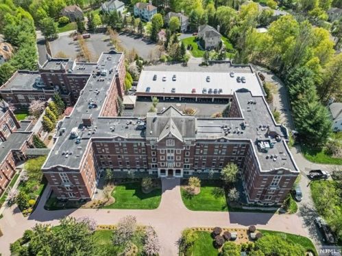 5203 Rio Vis Dr, Mahwah NJ 07430-4511 exterior