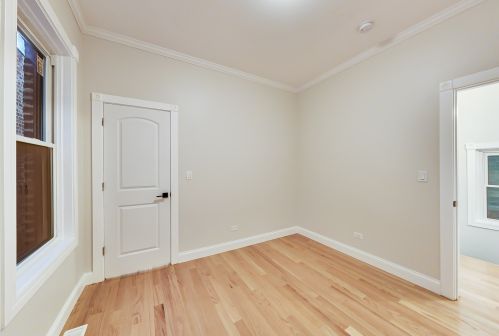 4912 Washington Park Ct, Chicago IL 60615-2304 exterior