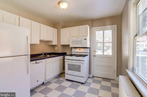 530 Alexandria Ave, Alexandria VA  22301-1611 exterior