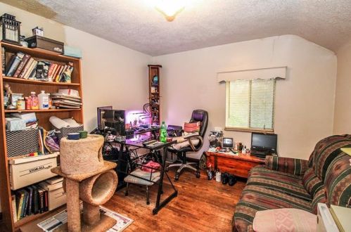 1313 Greentree Rd, Pittsburgh PA 15220-2004 exterior