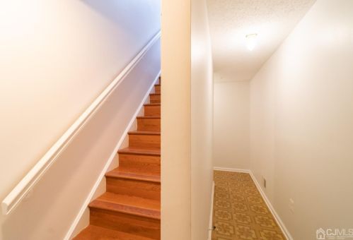 45 Inverness Dr, Edison, NJ 08820-4667