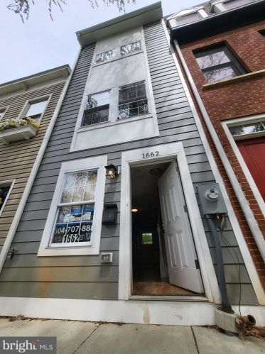 1662 Kramer St, Washington, DC 20002-4559