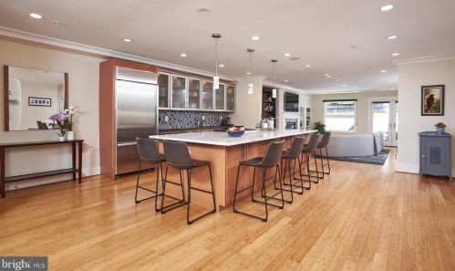 1217 10th St, Washington, DC 20001-4213