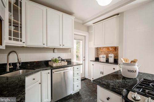 301 Raymond Ave, Alexandria VA 22301-1037 exterior