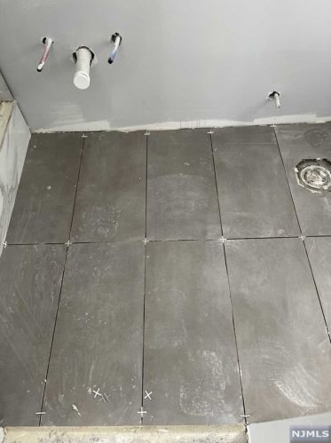 323 Crestview Pl, Teaneck NJ 07666-3204 exterior