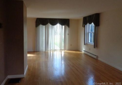 327 Scott Swamp Rd, Farmington CT 06032-3415 exterior