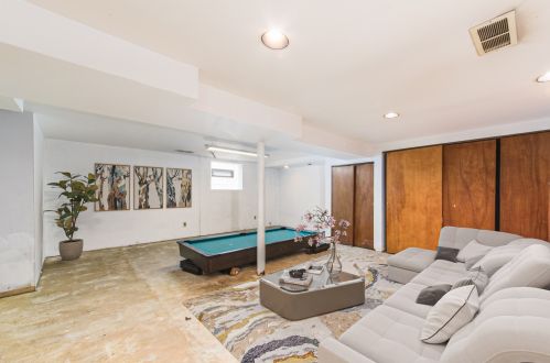 4815 Moody Ave, Chicago IL 60630-2909 exterior