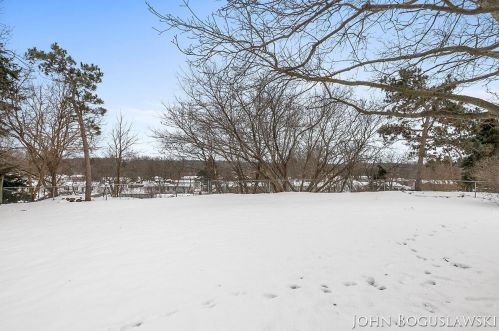 1498 Cloverly Ct, Grand Rapids MI 49544-1707 exterior