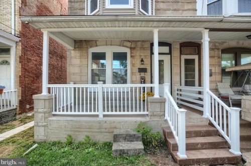 330 Oak St, Pottstown PA  19464-5357 exterior