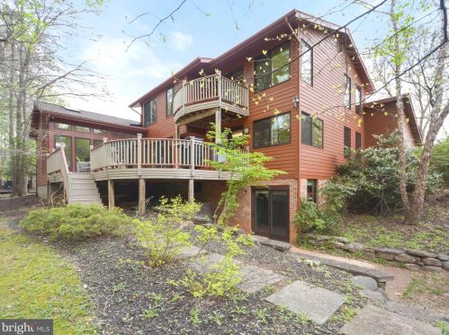 16 Arlive Ct, Rockville MD 20854-2978 exterior