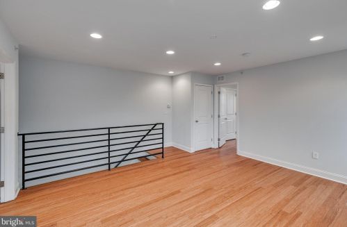 2401 Carpenter St, Philadelphia PA 19146-2418 exterior