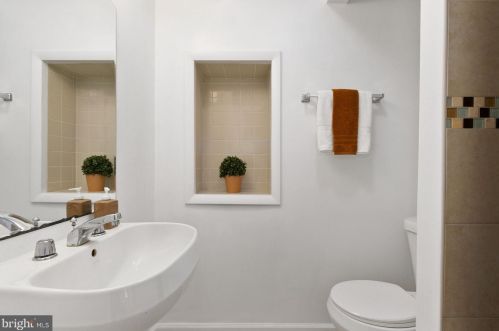 13763 Travilah Rd, Rockville MD 20850-3532 exterior