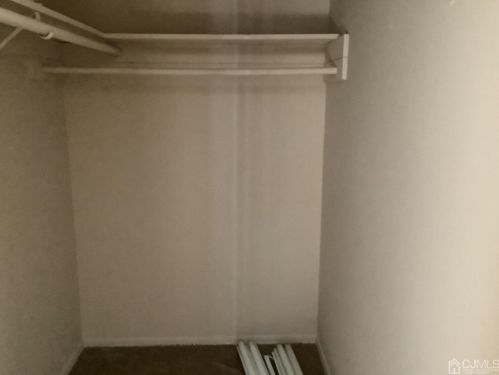 50 Fox Rd, Edison NJ  08817-4944 exterior