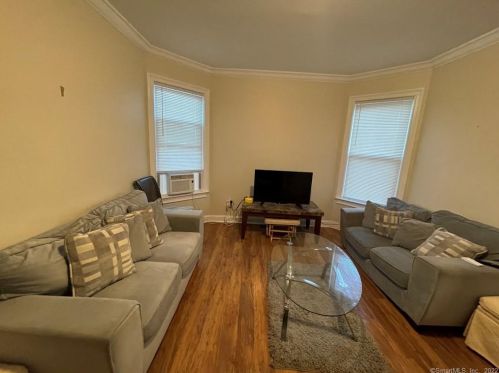 89 Old Broadway, North Haven CT 06473-1606 exterior