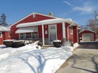 5232 68th St, Milwaukee, WI 53218-3932